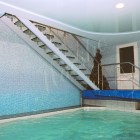 Лестница в бассейн