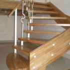 Начало деревянной лестницы